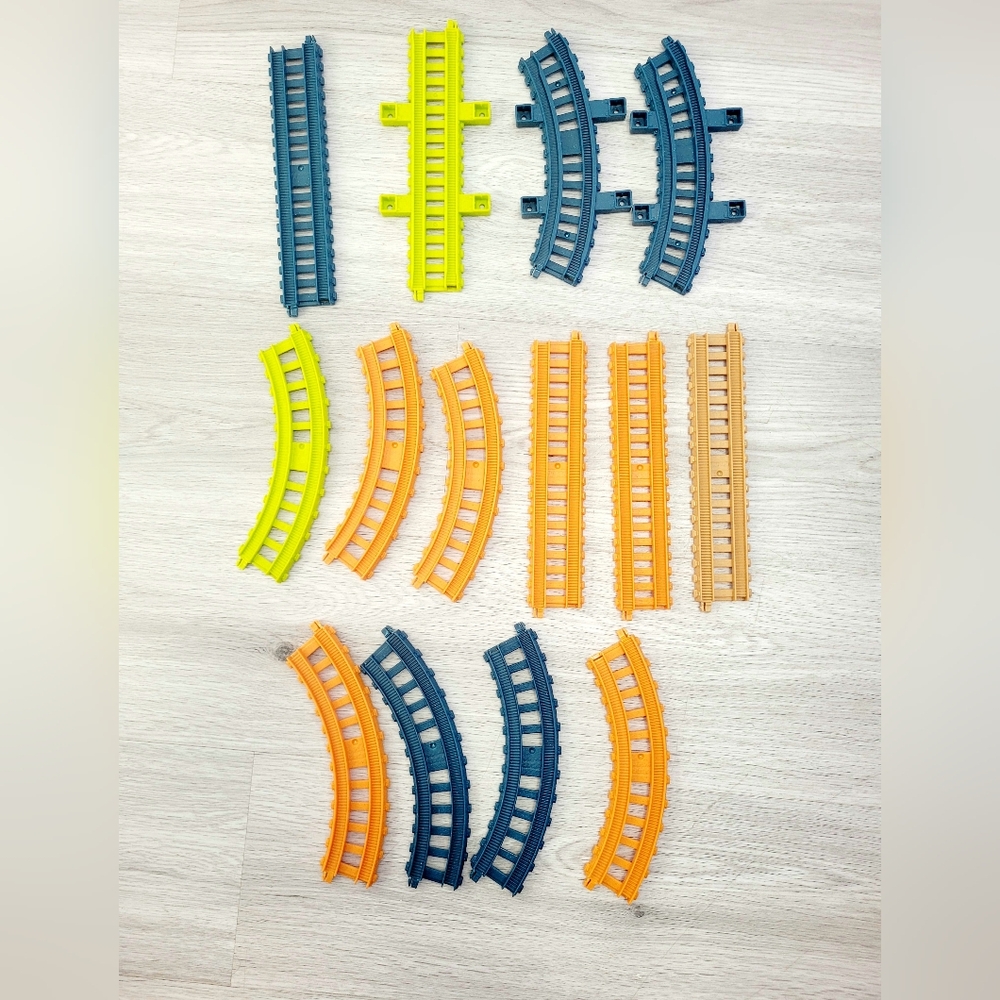 Thomas The Train Plastic Track Pieces Lot Of 31